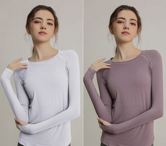 Sieviešu sporta blūze ar garām piedurknēm