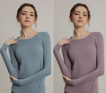 Sieviešu sporta blūze ar garām piedurknēm