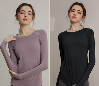 Sieviešu sporta blūze ar garām piedurknēm