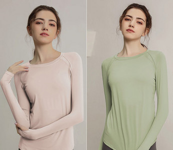 Sieviešu sporta blūze ar garām piedurknēm