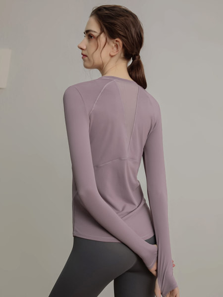 Sieviešu sporta blūze ar garām piedurknēm