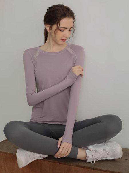 Sieviešu sporta blūze ar garām piedurknēm