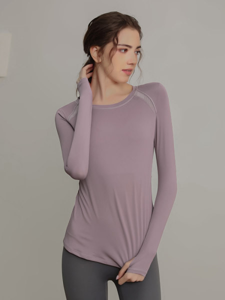 Sieviešu sporta blūze ar garām piedurknēm