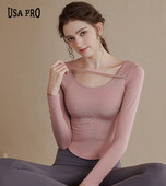 Egyszínű testhezálló női blúz ovális nyakkivágással