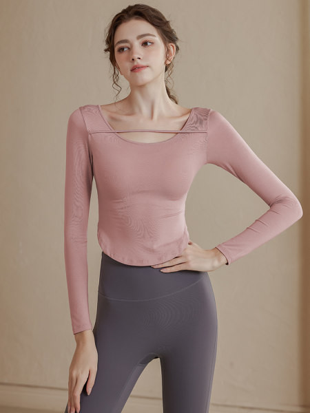 Egyszínű testhezálló női blúz ovális nyakkivágással