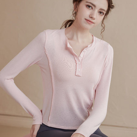 Sieviešu sporta blūze ar pogām
