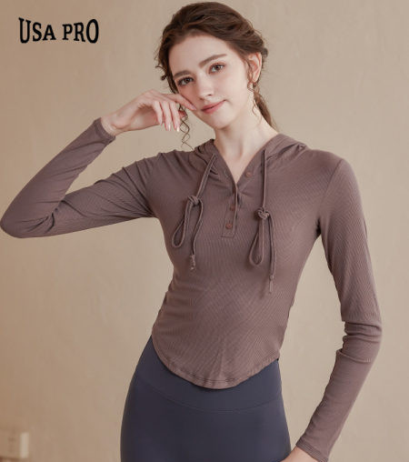 Női blúz nyakkendővel és gombbal