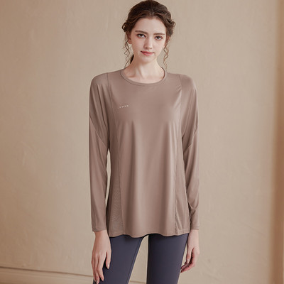 Plata modeļa sieviešu blūze ar uzrakstu piemērota sportam