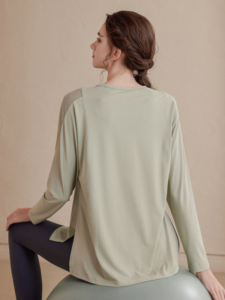 Plata modeļa sieviešu blūze ar uzrakstu piemērota sportam