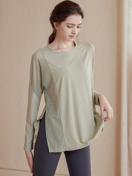 Plata modeļa sieviešu blūze ar uzrakstu piemērota sportam