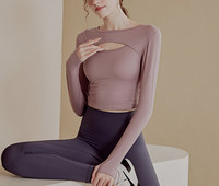 Īss sieviešu blūzes modelis