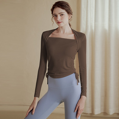 Sieviešu sporta blūze ar garām piedurknēm un saitēm