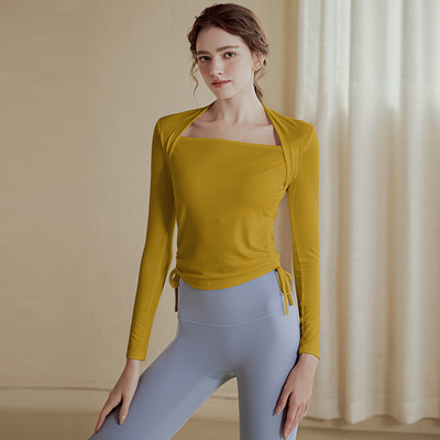 Sieviešu sporta blūze ar garām piedurknēm un saitēm