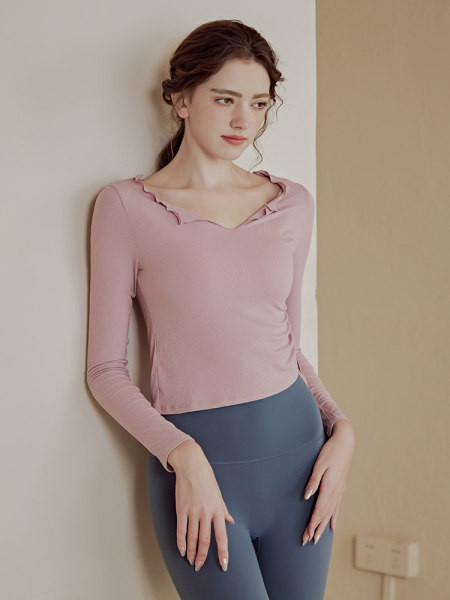 Sieviešu sporta blūze no ātri žūstoša materiāla