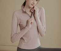 Sieviešu sporta blūze ar rāvējslēdzēju pie apkakles un iespaidīgu muguru