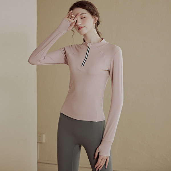Sieviešu sporta blūze ar rāvējslēdzēju pie apkakles un iespaidīgu muguru