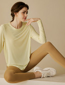 Sieviešu sporta blūze ar brīvu piegriezumu ar garām piedurknēm