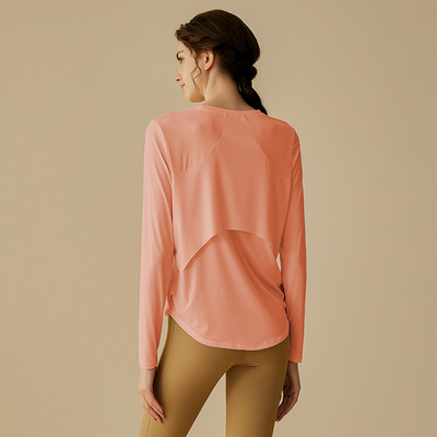 Sieviešu sporta blūze ar brīvu piegriezumu ar garām piedurknēm