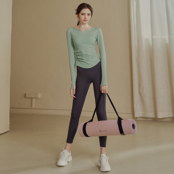 Ženska sportska bluza pripijenog modela s dugim rukavima