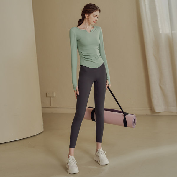 Ženska sportska bluza pripijenog modela s dugim rukavima