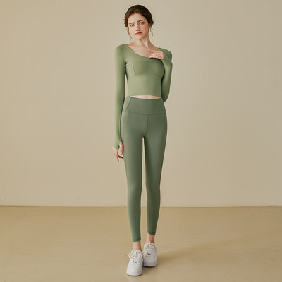 Ikdienas sporta blūze ar ovālu kakla izgriezumu