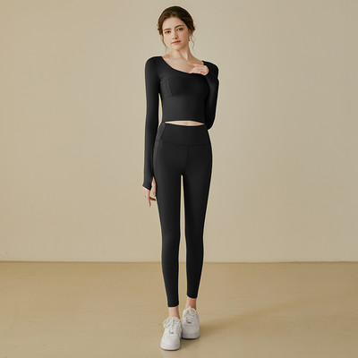 Ikdienas sporta blūze ar ovālu kakla izgriezumu