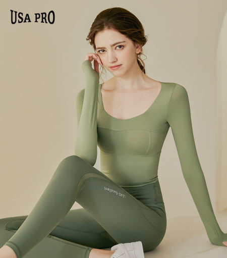 Ikdienas sporta blūze ar ovālu kakla izgriezumu