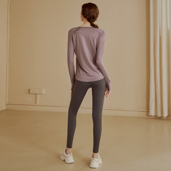 Bezmaksas raksta vienkrāsaina blūze sievietēm ar garām piedurknēm