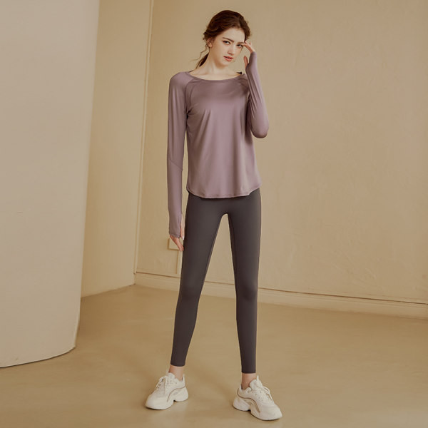 Bezmaksas raksta vienkrāsaina blūze sievietēm ar garām piedurknēm