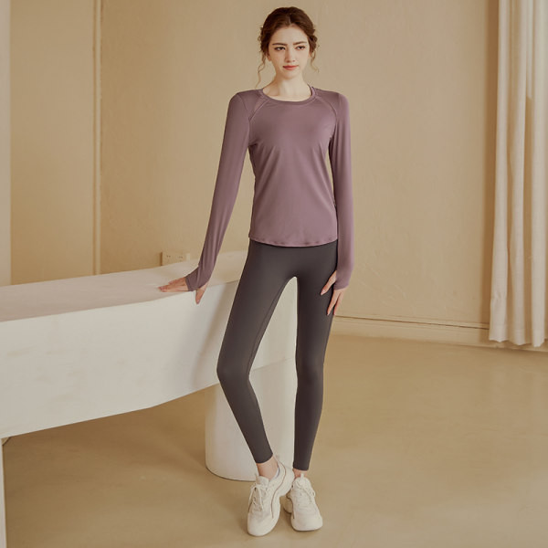 Bezmaksas raksta vienkrāsaina blūze sievietēm ar garām piedurknēm