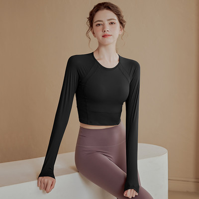 Sieviešu sporta blūze ar apaļu kakla izgriezumu - īss modelis