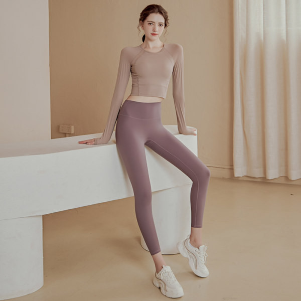 Sieviešu sporta blūze ar apaļu kakla izgriezumu - īss modelis