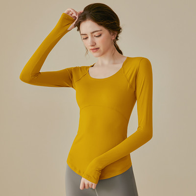 Sieviešu sporta blūze ar ovālu kakla izgriezumu