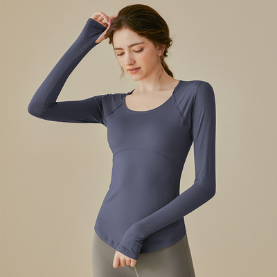 Sieviešu sporta blūze ar ovālu kakla izgriezumu