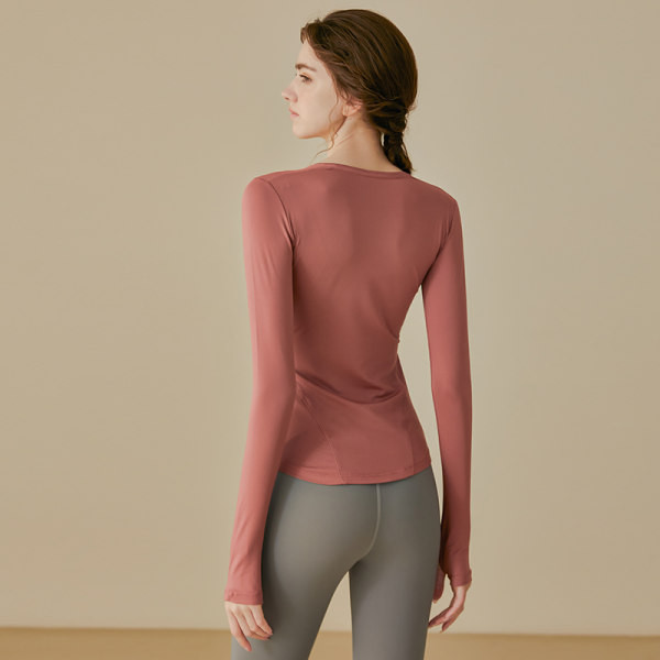 Sieviešu sporta blūze ar ovālu kakla izgriezumu