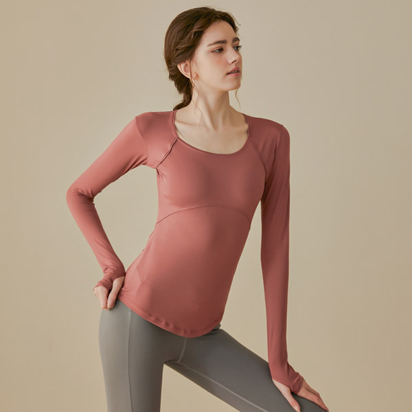 Sieviešu sporta blūze ar ovālu kakla izgriezumu