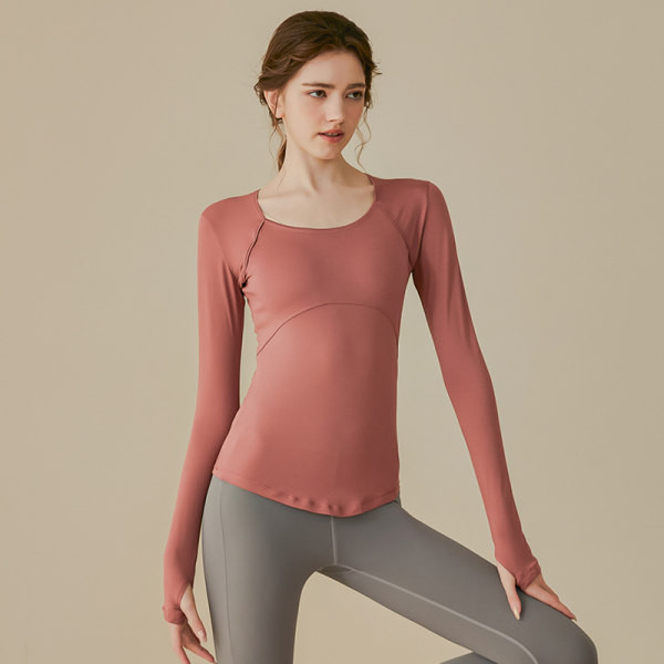 Sieviešu sporta blūze ar ovālu kakla izgriezumu