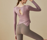 Sieviešu sporta blūze ar iespaidīgu muguru