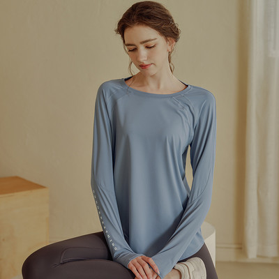 Sieviešu sporta blūze no ātri žūstoša materiāla