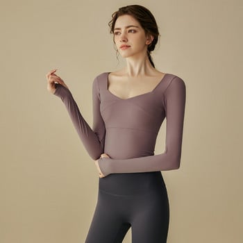 Γυναικεία εφαρμοστή αθλητική μπλούζα με μακριά μανίκια και τετράγωνη λαιμόκοψη