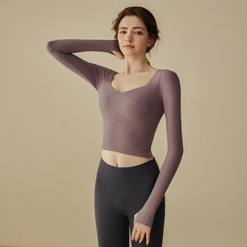Γυναικεία εφαρμοστή αθλητική μπλούζα με μακριά μανίκια και τετράγωνη λαιμόκοψη