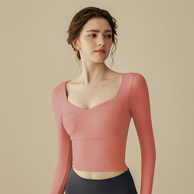 Sieviešu pieguloša sporta blūze ar garām piedurknēm un kvadrātveida kakla izgriezumu