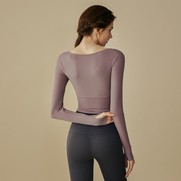 Sieviešu pieguloša sporta blūze ar garām piedurknēm un kvadrātveida kakla izgriezumu