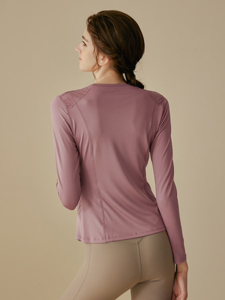 Sieviešu vienkrāsaina blūze, kas piemērota sportam