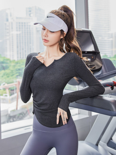 Sieviešu blūze ar smailu kakla izgriezumu - piemērota sportam