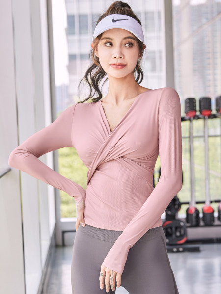 Sieviešu sporta blūze ar smailu kakla izgriezumu