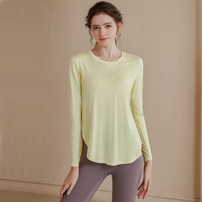 Sieviešu vienkrāsaina sporta blūze ar garām piedurknēm