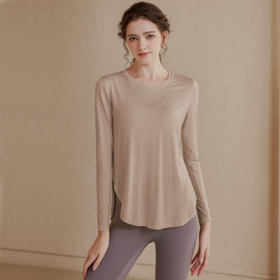 Sieviešu vienkrāsaina sporta blūze ar garām piedurknēm