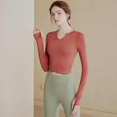 Sieviešu sporta blūze ar V veida kakla izgriezumu