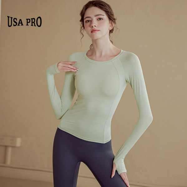 Pieguļoša sieviešu blūze ar garām piedurknēm, kas piemērota fitnesam